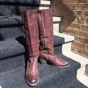 FRYE Leslie Artisan Tall