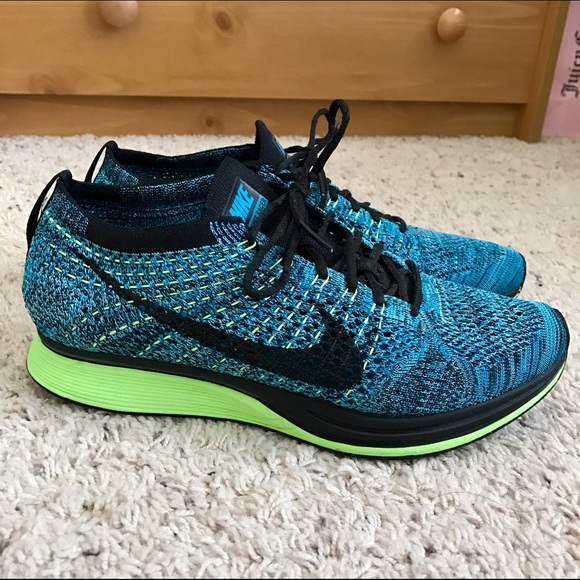NIKE FLYKNIT RACER