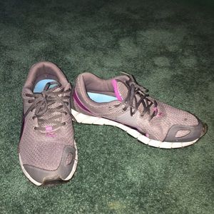 SOLD!!!Puma women running shoes