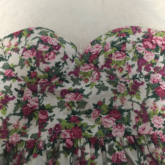 Beautiful strapless dress! - Picture 4 of 4