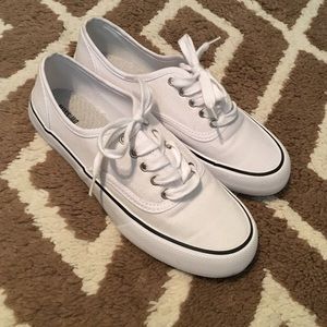 Womens Mossimo white sneaker size 8