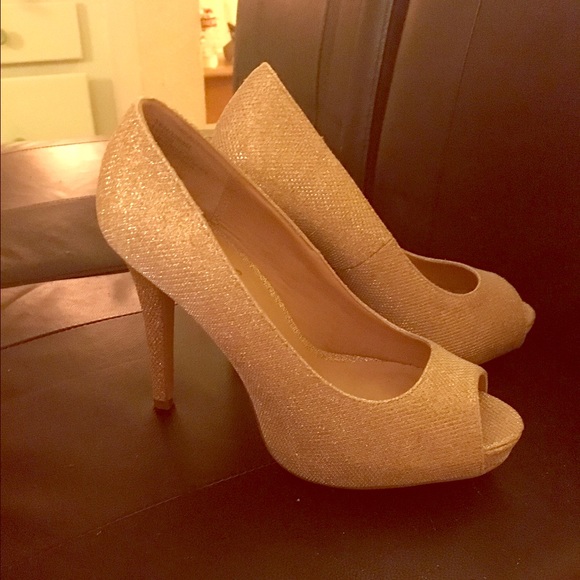 Diba London high heeled gorgeous gold pumps!