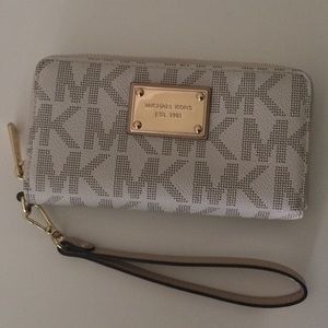 Authentic Michael Kors Wristlet