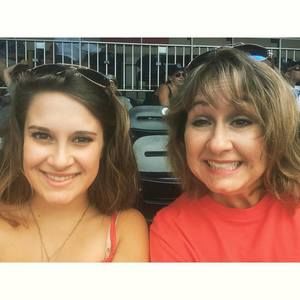 Meet your Posher, Carolina