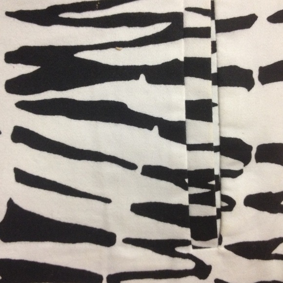 BANANA REPUBLIC skirt. Sexy and flirty! - Picture 4 of 4