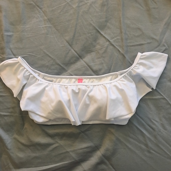 ⛔️SOLD⛔️ Victoria's Secret Flounce Crop Swim Top - Picture 2 of 3