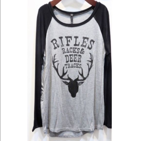 • Deer Tracks Graphic Top • - Picture 3 of 4