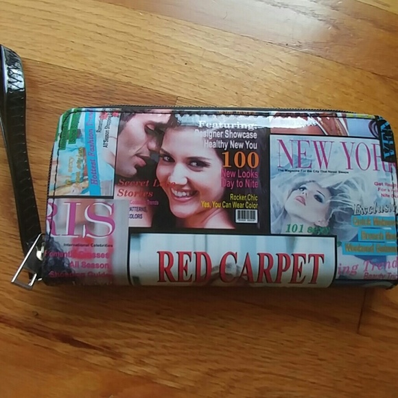 MAGAZINE MEDIA PRINT WALLET/ WRISTLET - Picture 1 of 4