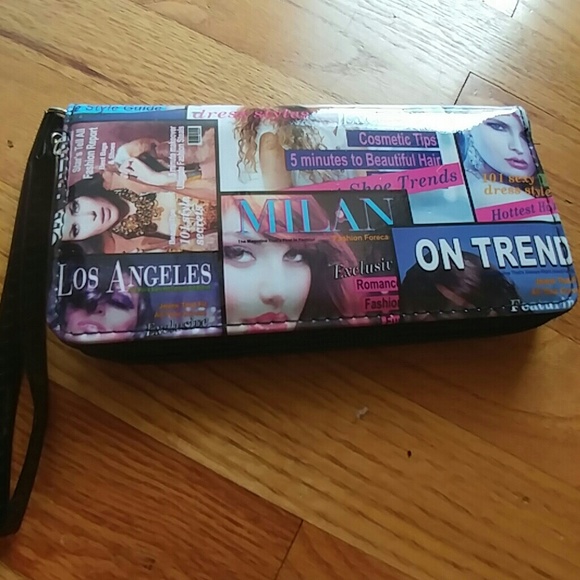 MAGAZINE MEDIA PRINT WALLET/ WRISTLET - Picture 2 of 4