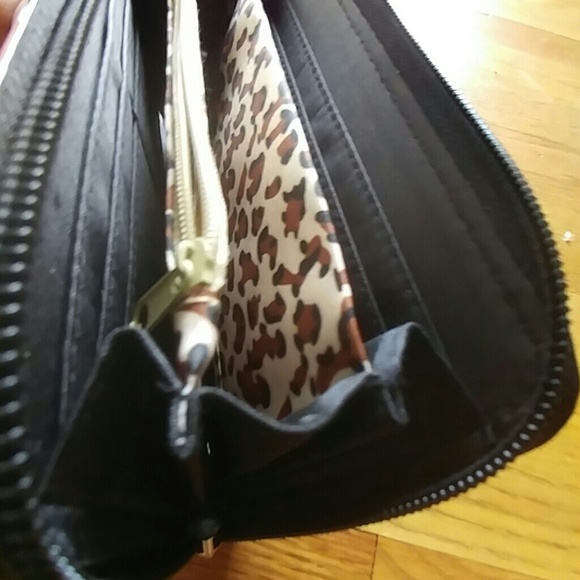 MAGAZINE MEDIA PRINT WALLET/ WRISTLET - Picture 3 of 4