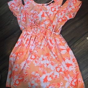 Dress with off shoulder sleeves
