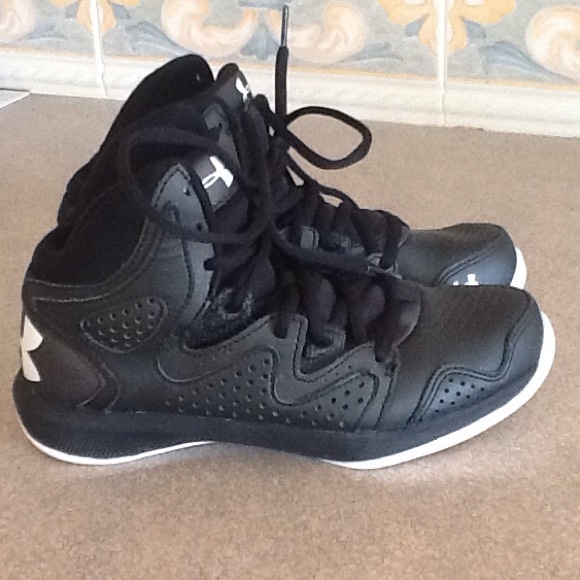 Size 3.5 youth Under Armour Basketball shoes