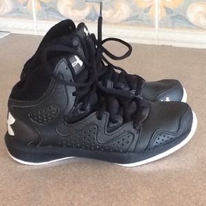Size 3.5 youth Under Armour Basketball shoes