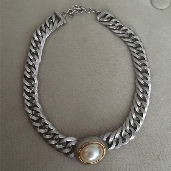Silver tone necklace
