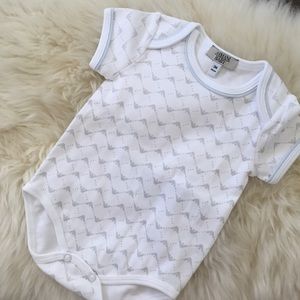 Short sleeve onesie