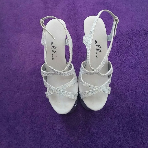 7 inch. Silver Ellie heals