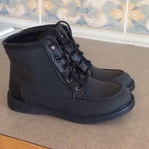 Nautica Boots size 4 youth.