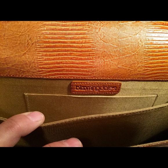 BLOOMINGDALE'S Reptile Skin Shoulder Bag!! - Picture 2 of 3