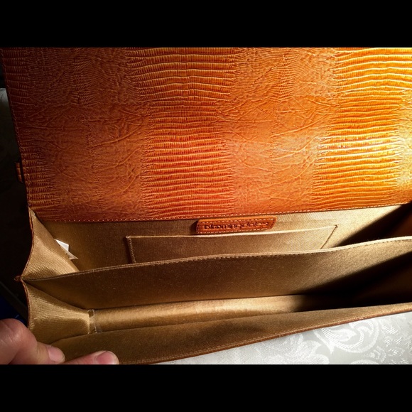 BLOOMINGDALE'S Reptile Skin Shoulder Bag!! - Picture 3 of 3