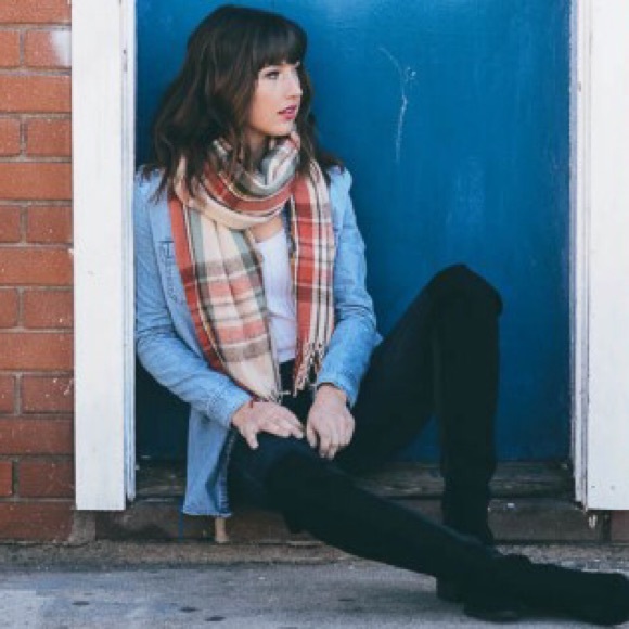 ❗️SALE❗️Plaid Tassel Scarf - Picture 2 of 4