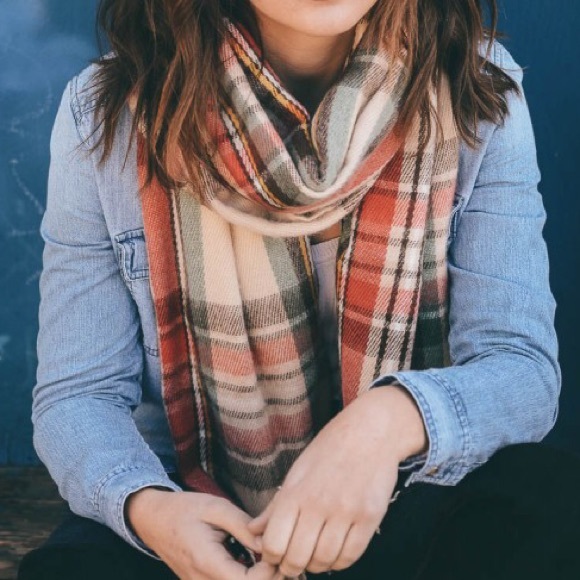 ❗️SALE❗️Plaid Tassel Scarf - Picture 3 of 4