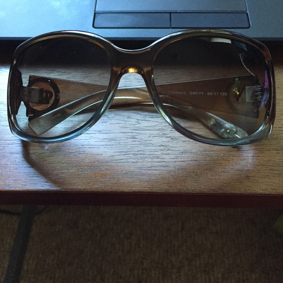 Juicy Couture Accessories - Juicy Couture No Drama sunglasses
