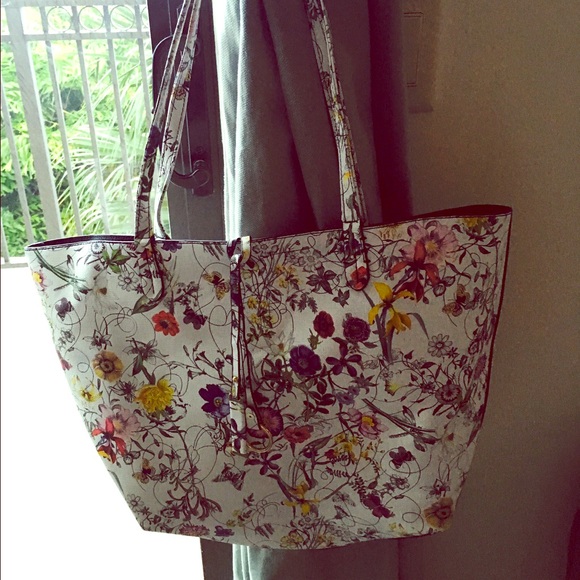 Gucci Purse never used in perfect condition