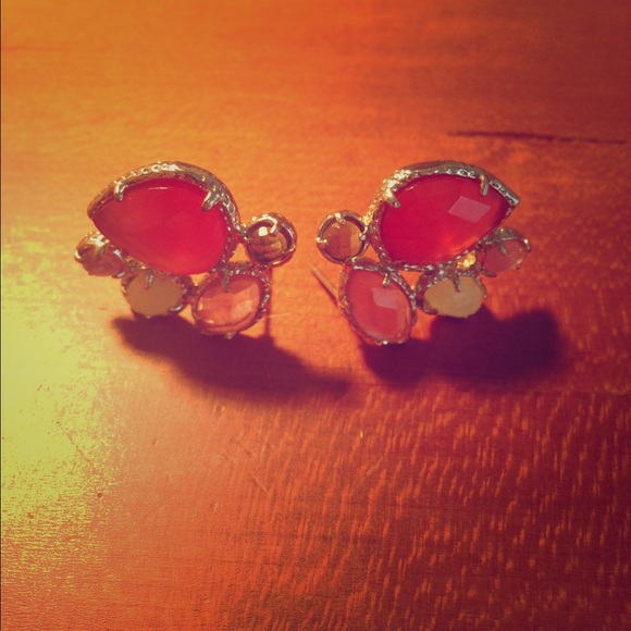 Custom color bar Kendra Scott earrings!