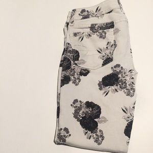 Floral Print Black & White Jegging