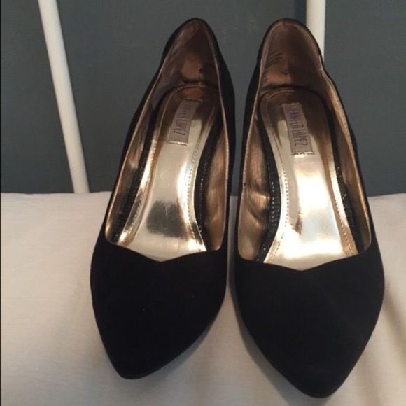 Jennifer Lopez black heels