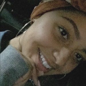 Meet your Posher, Khaoula