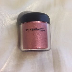 MAC pigment powder in Royal Flush