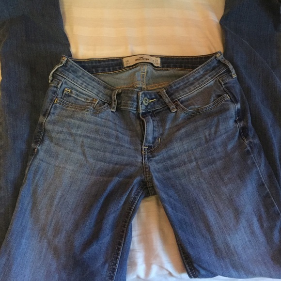 Hollister medium wash skinny jeans - Picture 3 of 3
