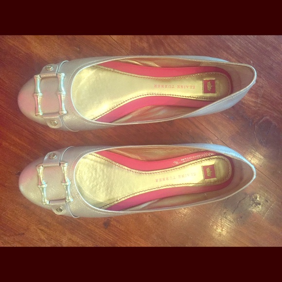 Beautiful Elaine Turner Gold Flats - Picture 1 of 4