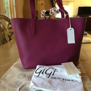 Flash sale!!!  NWT GIGI New York Teddie Tote