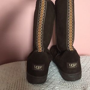 UGG MID CALF SNOW BOOT