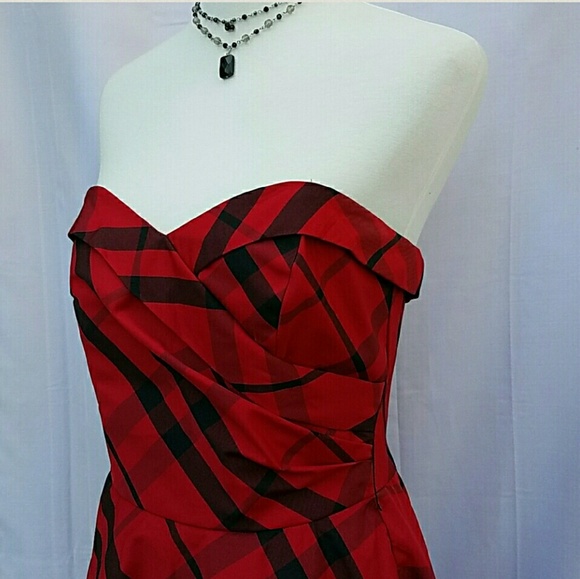 Retro Vibe Strapless Dress - Picture 3 of 4