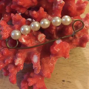 Vintage pearl brooch