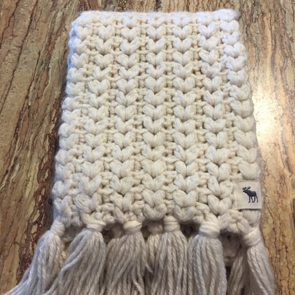 Abercrombie cable knit scarf