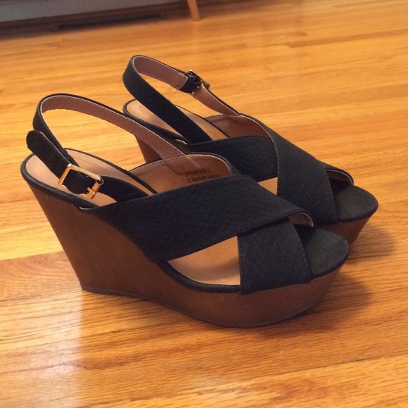 Black Wedges