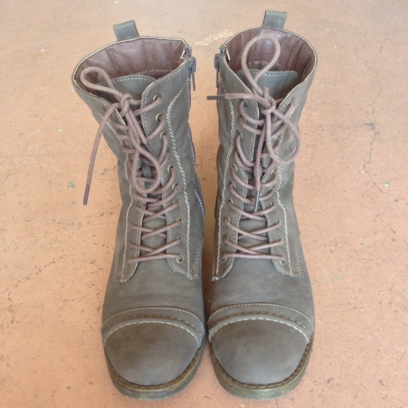 Combat boots
