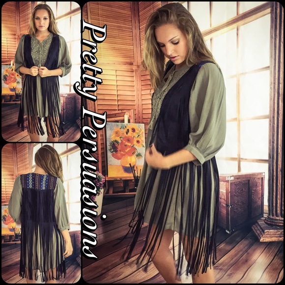 ❤️ SEE NEW LISTING ❤️ Black Faux Suede Fringe & Embroidered Boho Vest - Picture 2 of 4