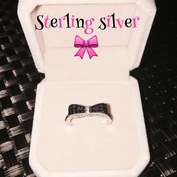 🎀Sterling silver bow ring with black CZs w/box🎀