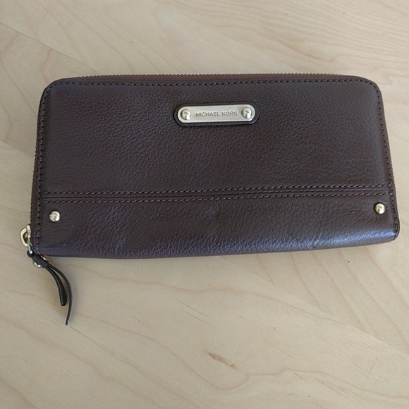 Michael Kors Handbags - Michael kors wallet