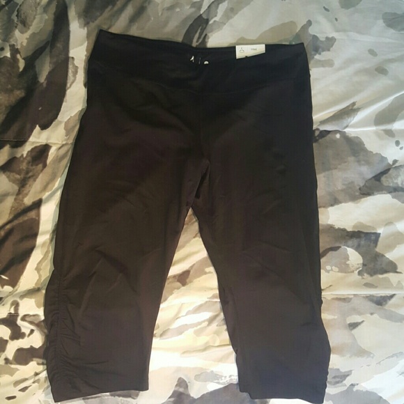 Black workout capris