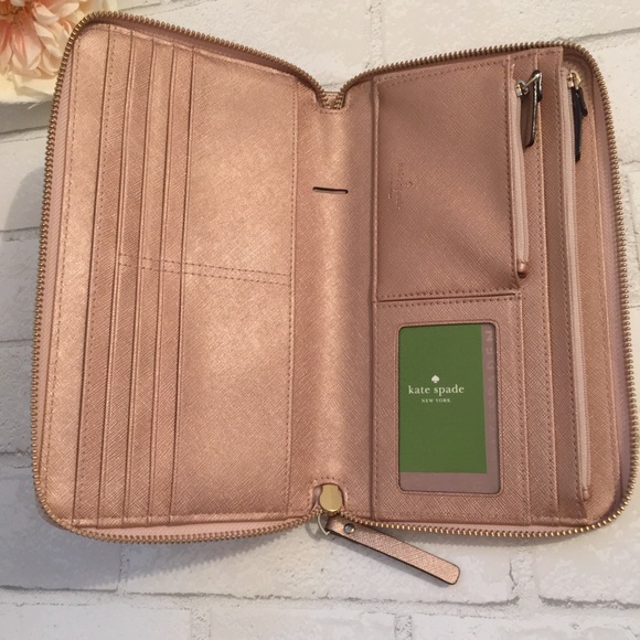 5⭐️ Kate Spade Large Travel Wallet in Rose Gold - Picture 2 of 4