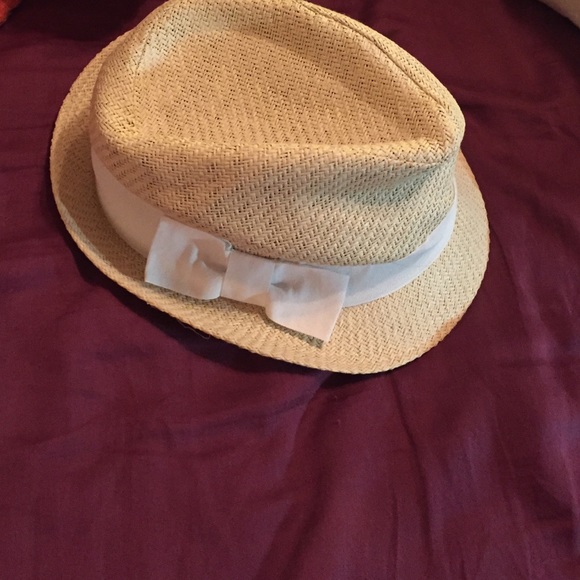 Hat with white bow