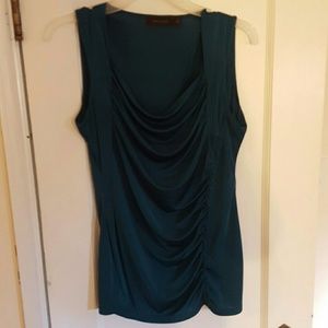 Form fitting scoop neck blouse