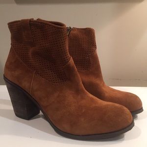 Never worn! Vince Camuto bootie