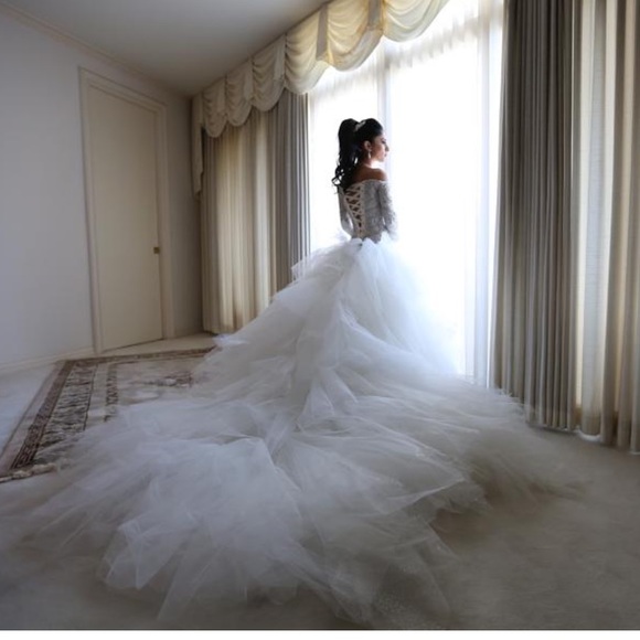 Wedding dress - Picture 2 of 4